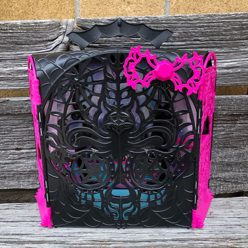 🩷Monster High 13 Wishes Party Lounge Playset skull design 
MP3 docking system🖤